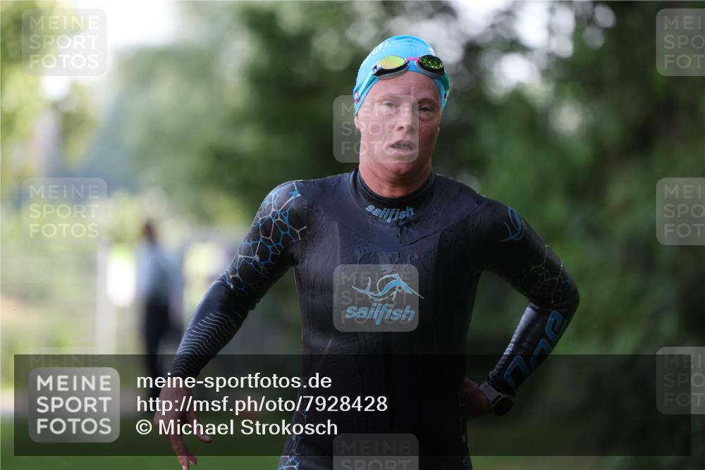 15.06.2025 - 7 Türme Triathlon Michael Strokosch http://msf.ph/oto/7928428 15.06.2025 09:17:08 Schwimmen 81, 82 meine-sportfotos.de