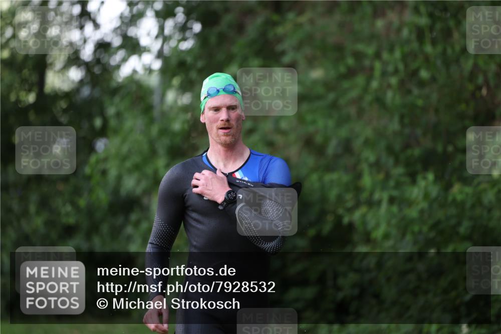 15.06.2025 - 7 Türme Triathlon Michael Strokosch http://msf.ph/oto/7928532 15.06.2025 09:19:36 Schwimmen 26, 27, 30, 31, 89, 90, 91 meine-sportfotos.de