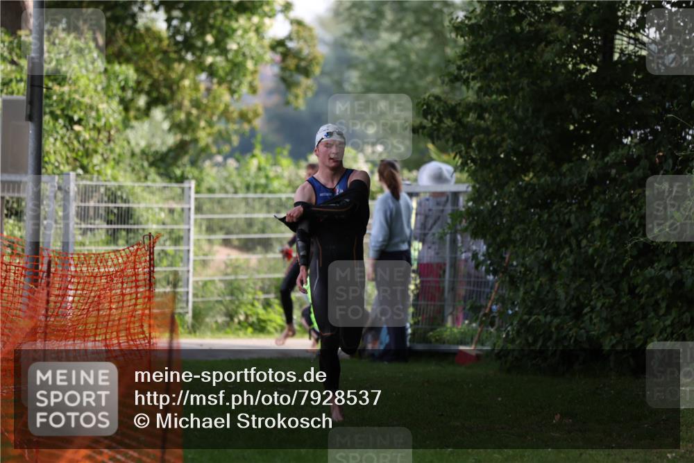 15.06.2025 - 7 Türme Triathlon Michael Strokosch http://msf.ph/oto/7928537 15.06.2025 09:19:47 Schwimmen 26, 28, 31, 33, 35 meine-sportfotos.de