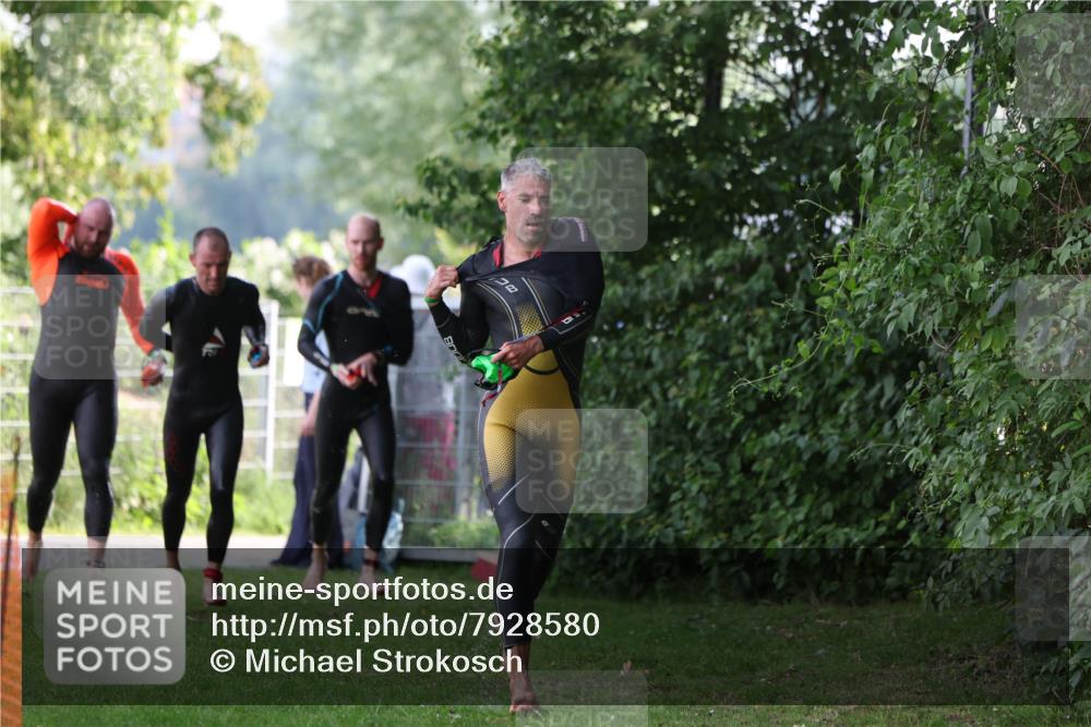 15.06.2025 - 7 Türme Triathlon Michael Strokosch http://msf.ph/oto/7928580 15.06.2025 09:20:05 Schwimmen 28, 32, 33, 34, 35, 74 meine-sportfotos.de