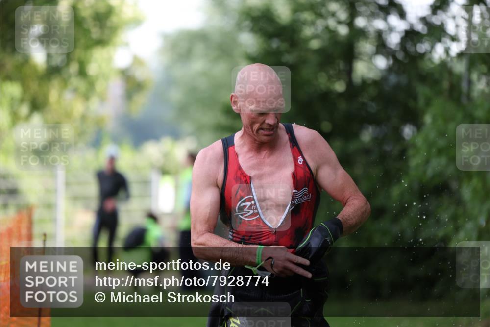 15.06.2025 - 7 Türme Triathlon Michael Strokosch http://msf.ph/oto/7928774 15.06.2025 09:22:13 Schwimmen 9, 38, 62, 64 meine-sportfotos.de