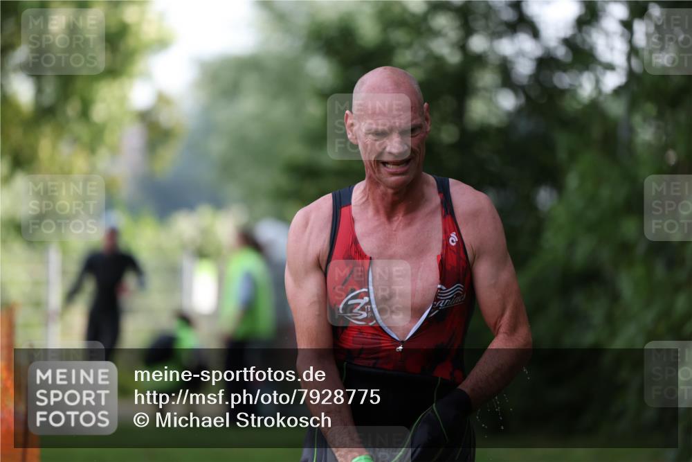 15.06.2025 - 7 Türme Triathlon Michael Strokosch http://msf.ph/oto/7928775 15.06.2025 09:22:13 Schwimmen 9, 38, 62, 64 meine-sportfotos.de