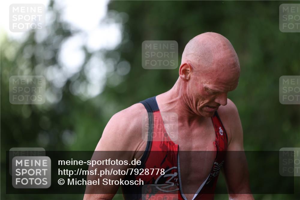 15.06.2025 - 7 Türme Triathlon Michael Strokosch http://msf.ph/oto/7928778 15.06.2025 09:22:14 Schwimmen 9, 38, 62, 64 meine-sportfotos.de