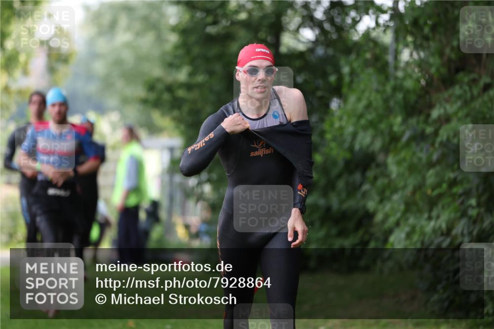 15.06.2025 - 7 Türme Triathlon Michael Strokosch http://msf.ph/oto/7928864 15.06.2025 09:24:12 Schwimmen 1, 17, 20, 39, 40 meine-sportfotos.de