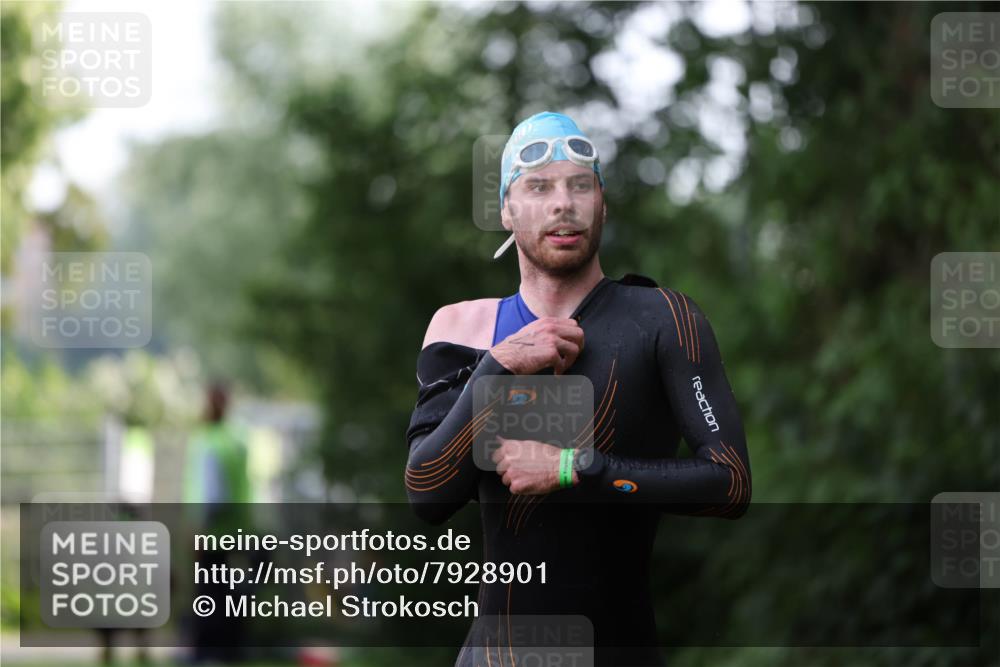 15.06.2025 - 7 Türme Triathlon Michael Strokosch http://msf.ph/oto/7928901 15.06.2025 09:24:29 Schwimmen 1, 20 meine-sportfotos.de