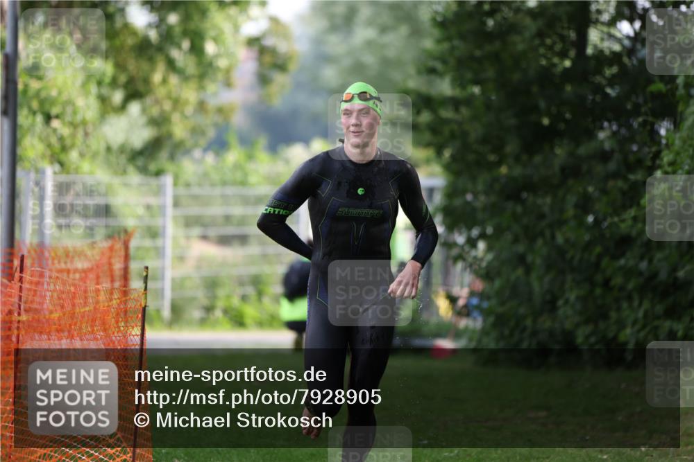 15.06.2025 - 7 Türme Triathlon Michael Strokosch http://msf.ph/oto/7928905 15.06.2025 09:24:55 Schwimmen 43 meine-sportfotos.de