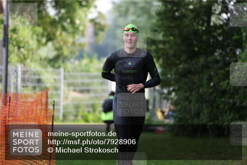 15.06.2025 - 7 Türme Triathlon Michael Strokosch http://msf.ph/oto/7928906 15.06.2025 09:24:55 Schwimmen 43 meine-sportfotos.de