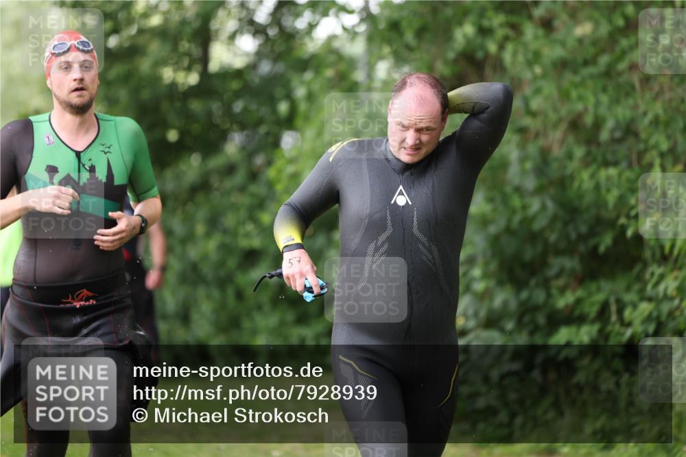 15.06.2025 - 7 Türme Triathlon Michael Strokosch http://msf.ph/oto/7928939 15.06.2025 09:25:32 Schwimmen 16, 56, 57, 58, 59, 60, 77 meine-sportfotos.de