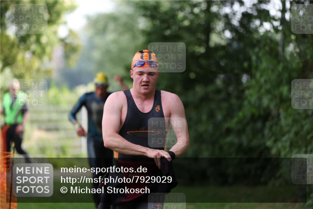 15.06.2025 - 7 Türme Triathlon Michael Strokosch http://msf.ph/oto/7929029 15.06.2025 09:26:17 Schwimmen 4, 42, 44, 45, 66, 67, 68, 69, 70 meine-sportfotos.de