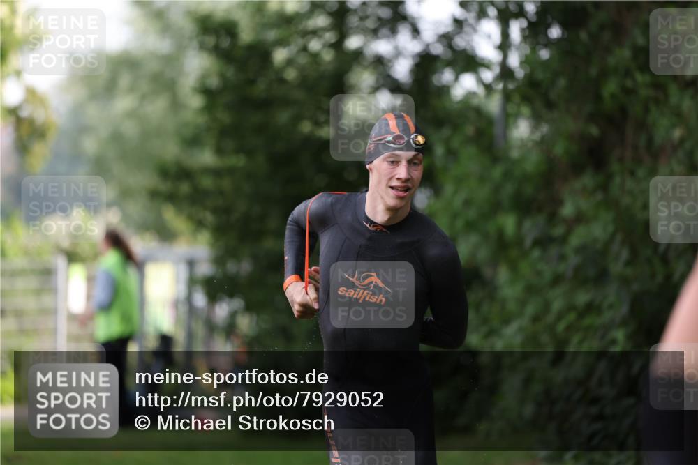 15.06.2025 - 7 Türme Triathlon Michael Strokosch http://msf.ph/oto/7929052 15.06.2025 09:26:25 Schwimmen 66, 67, 68, 70 meine-sportfotos.de
