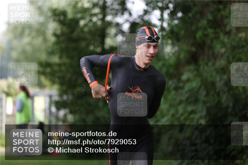 15.06.2025 - 7 Türme Triathlon Michael Strokosch http://msf.ph/oto/7929053 15.06.2025 09:26:25 Schwimmen 66, 67, 68, 70 meine-sportfotos.de
