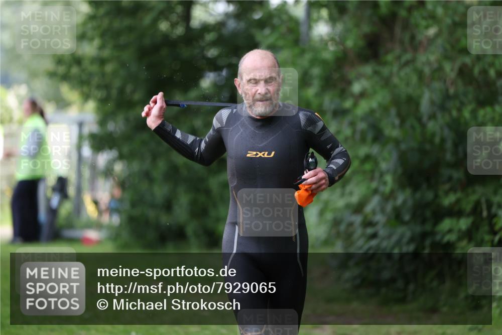 15.06.2025 - 7 Türme Triathlon Michael Strokosch http://msf.ph/oto/7929065 15.06.2025 09:26:55 Schwimmen 5, 53, 54, 55 meine-sportfotos.de
