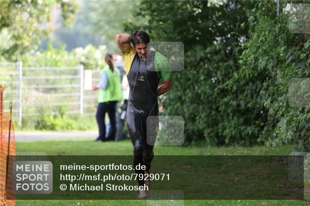 15.06.2025 - 7 Türme Triathlon Michael Strokosch http://msf.ph/oto/7929071 15.06.2025 09:26:58 Schwimmen 5, 53, 54, 55 meine-sportfotos.de