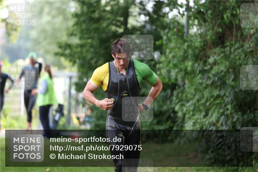 15.06.2025 - 7 Türme Triathlon Michael Strokosch http://msf.ph/oto/7929075 15.06.2025 09:27:00 Schwimmen 5, 53, 54, 55 meine-sportfotos.de