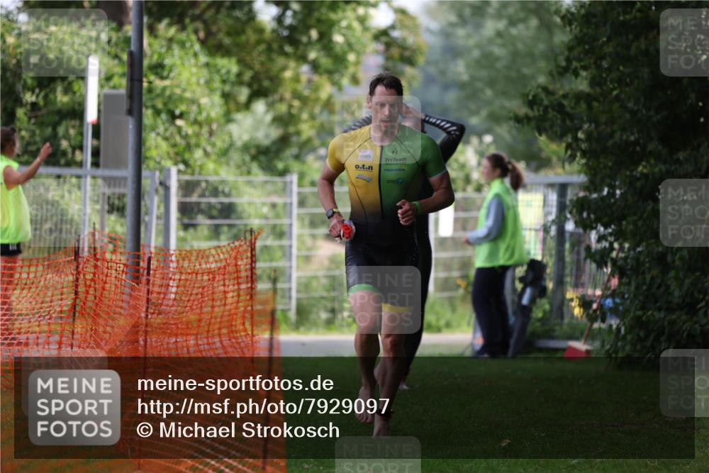 15.06.2025 - 7 Türme Triathlon Michael Strokosch http://msf.ph/oto/7929097 15.06.2025 09:27:23 Schwimmen 51, 52 meine-sportfotos.de