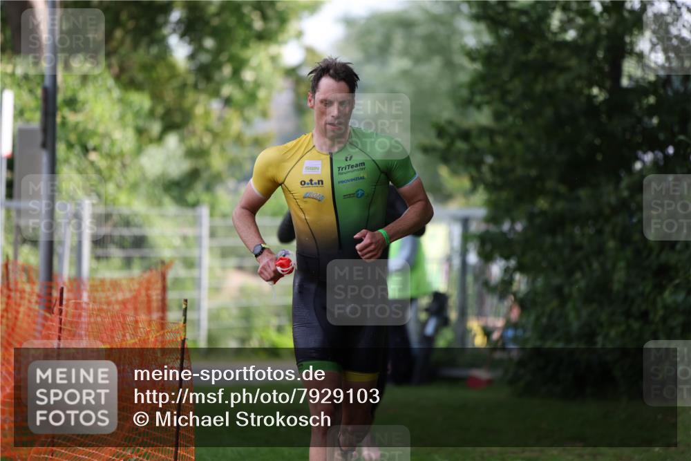 15.06.2025 - 7 Türme Triathlon Michael Strokosch http://msf.ph/oto/7929103 15.06.2025 09:27:25 Schwimmen 51, 52 meine-sportfotos.de