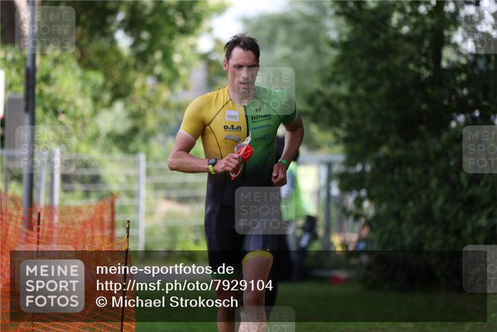 15.06.2025 - 7 Türme Triathlon Michael Strokosch http://msf.ph/oto/7929104 15.06.2025 09:27:25 Schwimmen 51, 52 meine-sportfotos.de