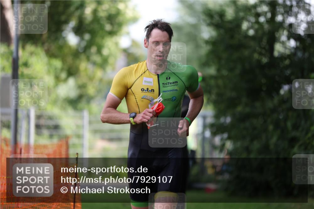 15.06.2025 - 7 Türme Triathlon Michael Strokosch http://msf.ph/oto/7929107 15.06.2025 09:27:26 Schwimmen 51, 52 meine-sportfotos.de