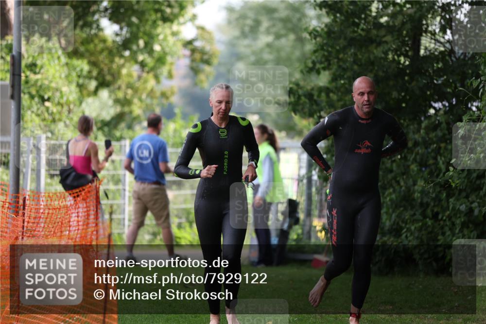 15.06.2025 - 7 Türme Triathlon Michael Strokosch http://msf.ph/oto/7929122 15.06.2025 09:27:56 Schwimmen 129, 131 meine-sportfotos.de