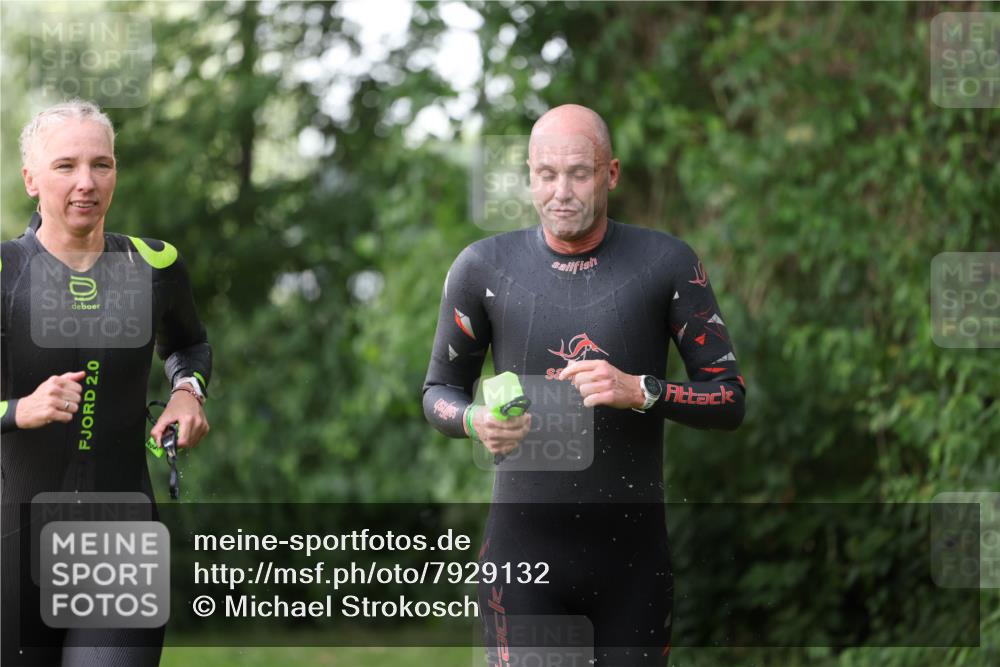 15.06.2025 - 7 Türme Triathlon Michael Strokosch http://msf.ph/oto/7929132 15.06.2025 09:27:59 Schwimmen 129, 131 meine-sportfotos.de