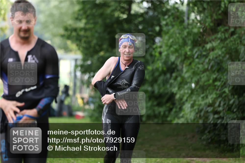 15.06.2025 - 7 Türme Triathlon Michael Strokosch http://msf.ph/oto/7929159 15.06.2025 09:29:16 Schwimmen 154, 155 meine-sportfotos.de