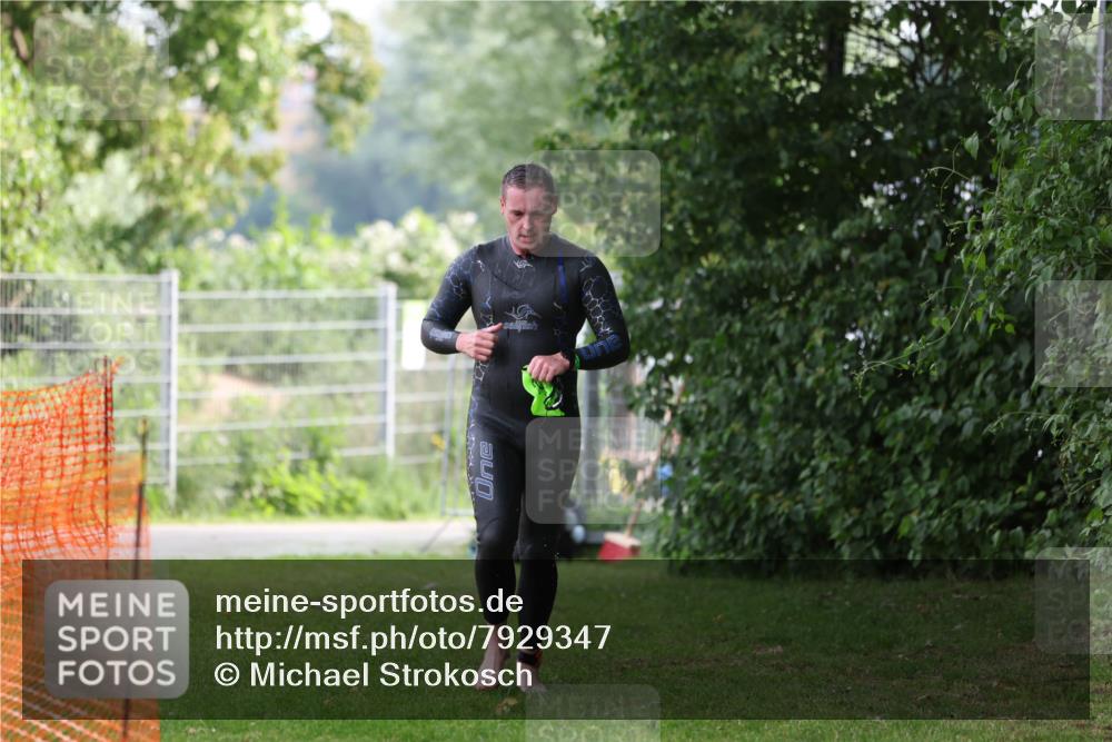 15.06.2025 - 7 Türme Triathlon Michael Strokosch http://msf.ph/oto/7929347 15.06.2025 09:35:05 Schwimmen 125 meine-sportfotos.de