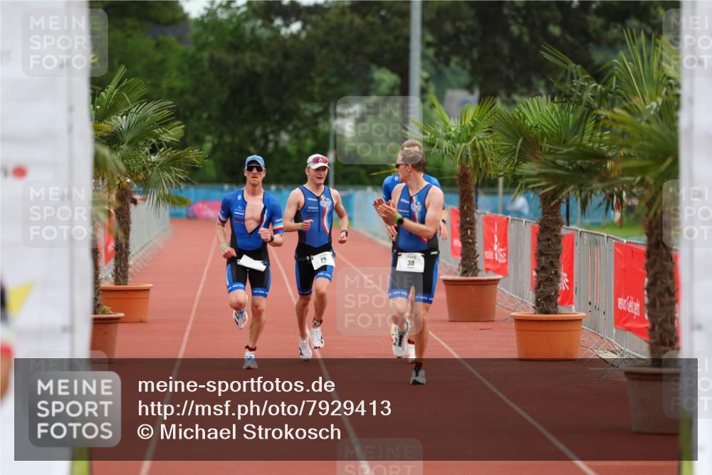 15.06.2025 - 7 Türme Triathlon Michael Strokosch http://msf.ph/oto/7929413 15.06.2025 10:11:52 Ziel 26, 27, 29, 30, 32 meine-sportfotos.de