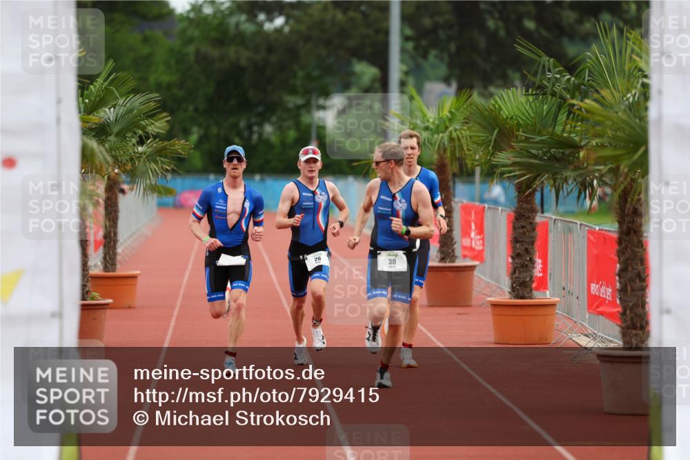 15.06.2025 - 7 Türme Triathlon Michael Strokosch http://msf.ph/oto/7929415 15.06.2025 10:11:53 Ziel 26, 27, 29, 30, 32 meine-sportfotos.de