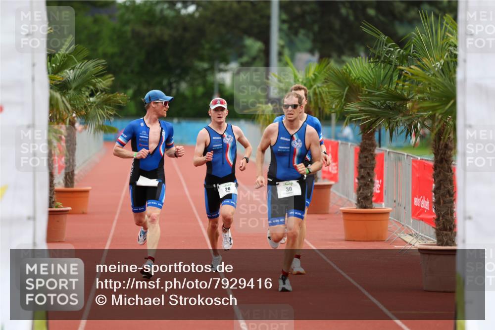 15.06.2025 - 7 Türme Triathlon Michael Strokosch http://msf.ph/oto/7929416 15.06.2025 10:11:53 Ziel 26, 27, 29, 30, 32 meine-sportfotos.de