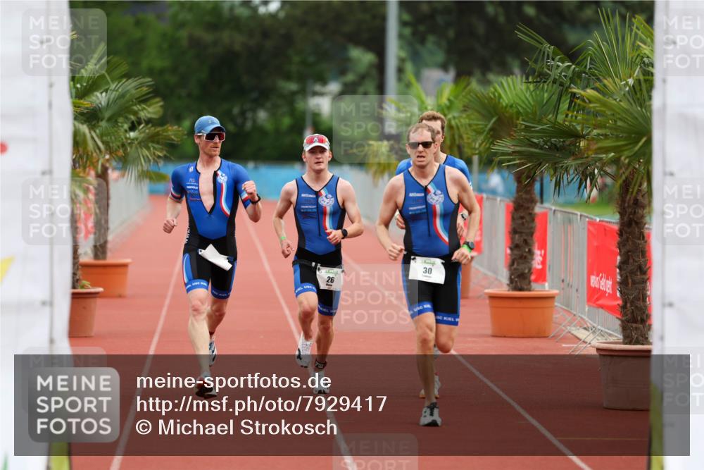 15.06.2025 - 7 Türme Triathlon Michael Strokosch http://msf.ph/oto/7929417 15.06.2025 10:11:54 Ziel 26, 27, 29, 30, 32 meine-sportfotos.de