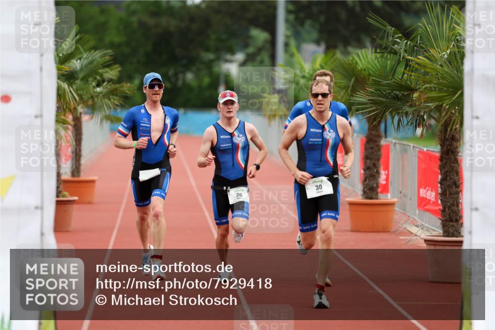 15.06.2025 - 7 Türme Triathlon Michael Strokosch http://msf.ph/oto/7929418 15.06.2025 10:11:54 Ziel 26, 27, 29, 30, 32 meine-sportfotos.de