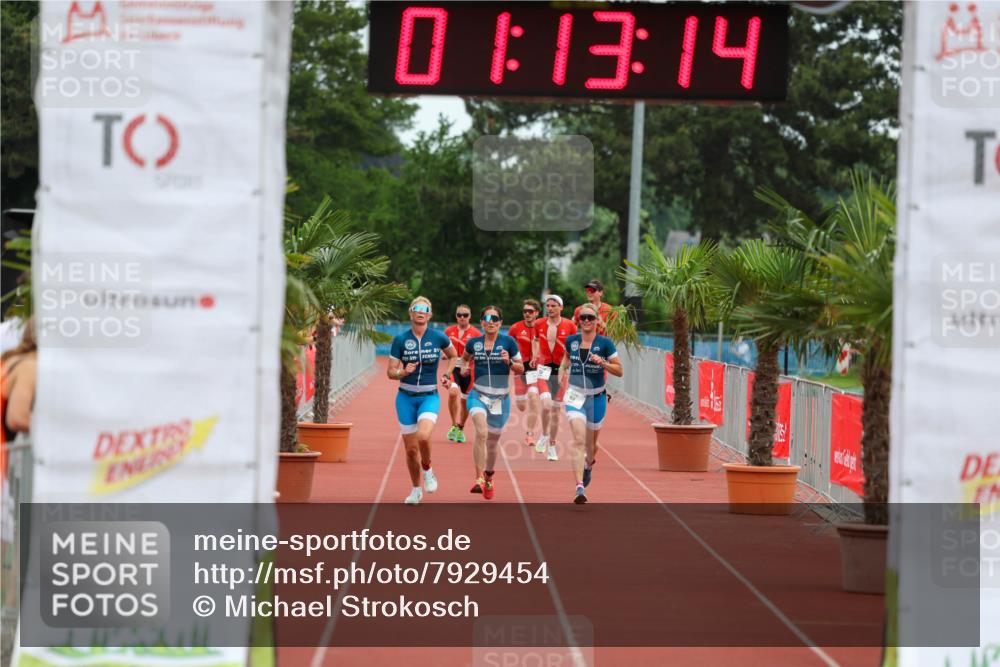 15.06.2025 - 7 Türme Triathlon Michael Strokosch http://msf.ph/oto/7929454 15.06.2025 10:13:15 Ziel 81, 82, 83 meine-sportfotos.de