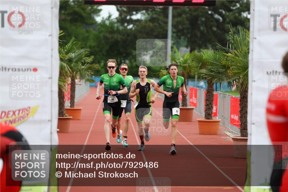 15.06.2025 - 7 Türme Triathlon Michael Strokosch http://msf.ph/oto/7929486 15.06.2025 10:13:34 Ziel 41, 42, 43, 44 meine-sportfotos.de