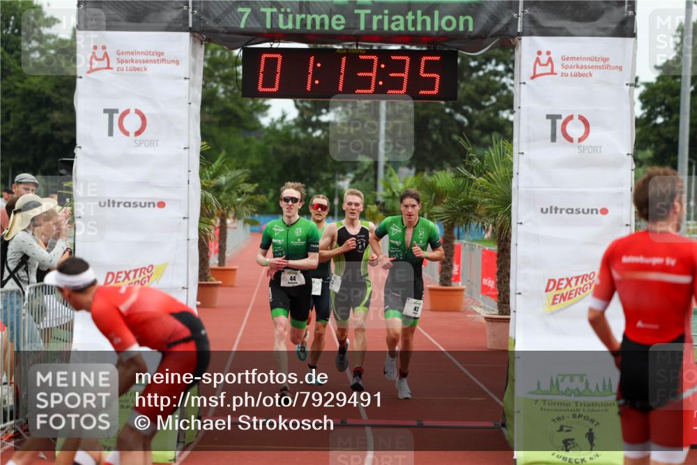 15.06.2025 - 7 Türme Triathlon Michael Strokosch http://msf.ph/oto/7929491 15.06.2025 10:13:35 Ziel 41, 42, 43, 44 meine-sportfotos.de