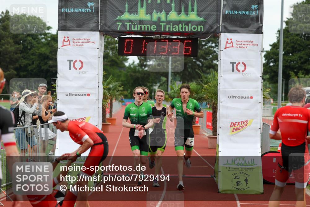 15.06.2025 - 7 Türme Triathlon Michael Strokosch http://msf.ph/oto/7929494 15.06.2025 10:13:36 Ziel 41, 42, 43, 44 meine-sportfotos.de