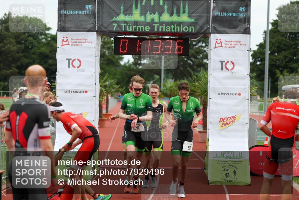 15.06.2025 - 7 Türme Triathlon Michael Strokosch http://msf.ph/oto/7929496 15.06.2025 10:13:37 Ziel 41, 42, 43, 44 meine-sportfotos.de