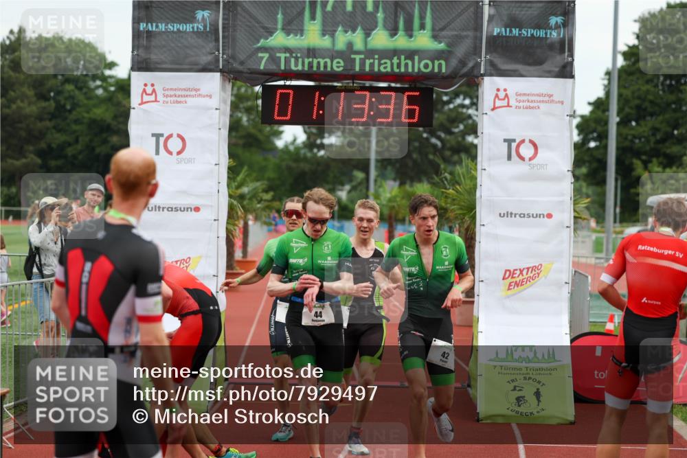 15.06.2025 - 7 Türme Triathlon Michael Strokosch http://msf.ph/oto/7929497 15.06.2025 10:13:37 Ziel 41, 42, 43, 44 meine-sportfotos.de