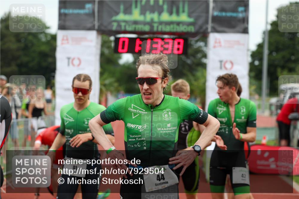 15.06.2025 - 7 Türme Triathlon Michael Strokosch http://msf.ph/oto/7929504 15.06.2025 10:13:39 Ziel 41, 42, 43, 44 meine-sportfotos.de