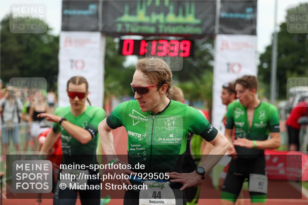 15.06.2025 - 7 Türme Triathlon Michael Strokosch http://msf.ph/oto/7929505 15.06.2025 10:13:39 Ziel 41, 42, 43, 44 meine-sportfotos.de