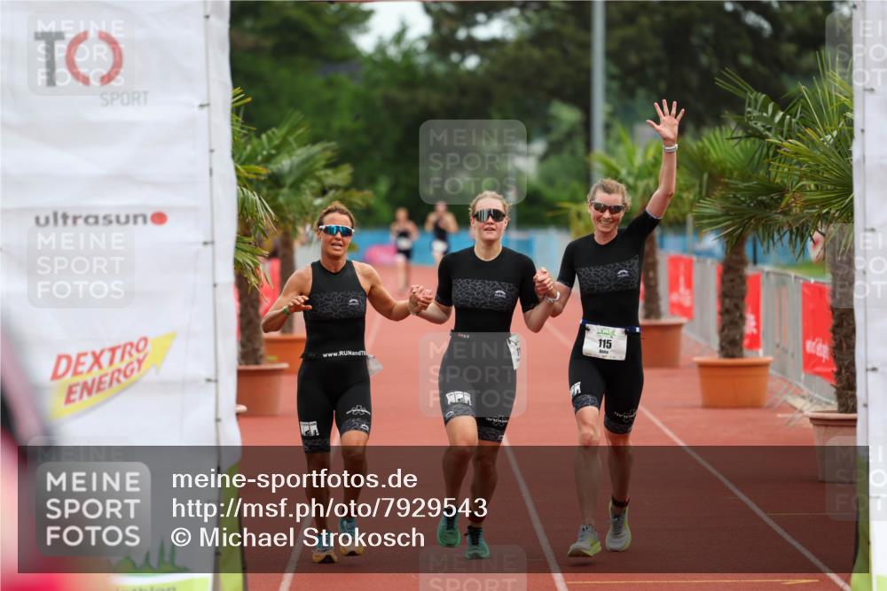 15.06.2025 - 7 Türme Triathlon Michael Strokosch http://msf.ph/oto/7929543 15.06.2025 10:15:39 Ziel 113, 114, 115 meine-sportfotos.de