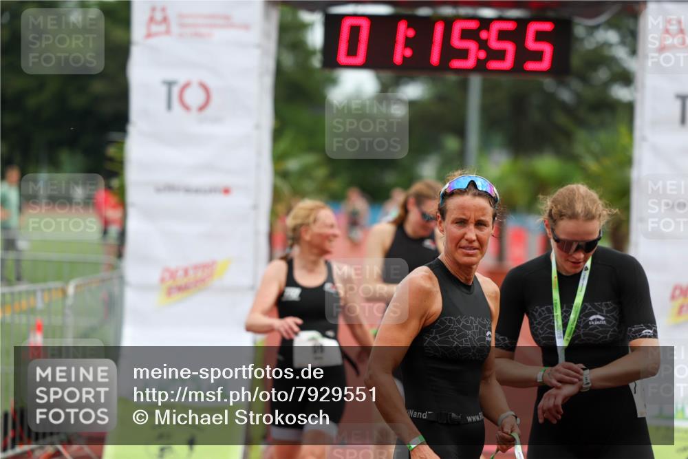 15.06.2025 - 7 Türme Triathlon Michael Strokosch http://msf.ph/oto/7929551 15.06.2025 10:15:56 Ziel 97, 99, 100 meine-sportfotos.de
