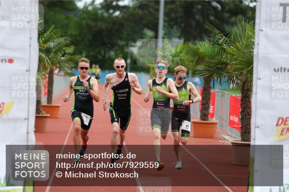 15.06.2025 - 7 Türme Triathlon Michael Strokosch http://msf.ph/oto/7929559 15.06.2025 10:16:01 Ziel 61, 63, 64, 65, 97, 99, 100 meine-sportfotos.de