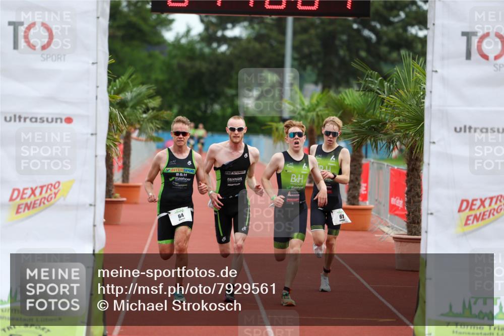 15.06.2025 - 7 Türme Triathlon Michael Strokosch http://msf.ph/oto/7929561 15.06.2025 10:16:02 Ziel 61, 63, 64, 65, 100 meine-sportfotos.de
