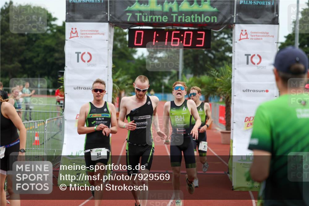 15.06.2025 - 7 Türme Triathlon Michael Strokosch http://msf.ph/oto/7929569 15.06.2025 10:16:03 Ziel 61, 63, 64, 65 meine-sportfotos.de