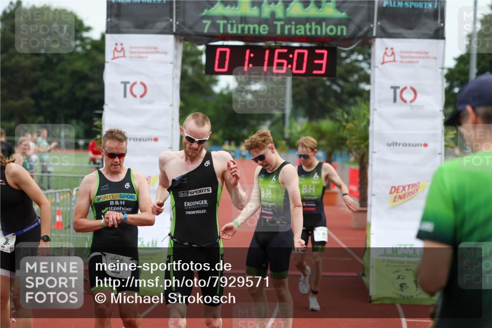 15.06.2025 - 7 Türme Triathlon Michael Strokosch http://msf.ph/oto/7929571 15.06.2025 10:16:04 Ziel 61, 63, 64, 65 meine-sportfotos.de