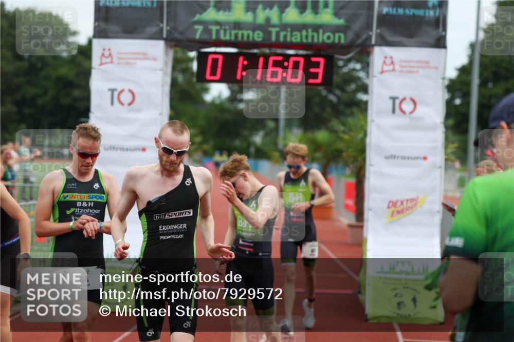15.06.2025 - 7 Türme Triathlon Michael Strokosch http://msf.ph/oto/7929572 15.06.2025 10:16:04 Ziel 61, 63, 64, 65 meine-sportfotos.de