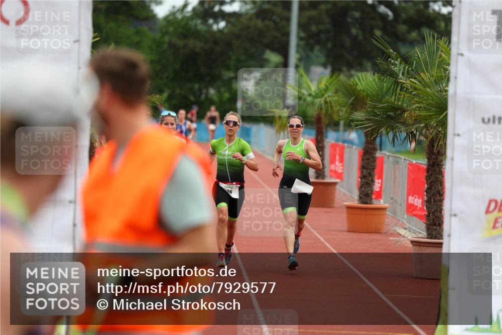 15.06.2025 - 7 Türme Triathlon Michael Strokosch http://msf.ph/oto/7929577 15.06.2025 10:16:18 Ziel 105, 106, 107 meine-sportfotos.de