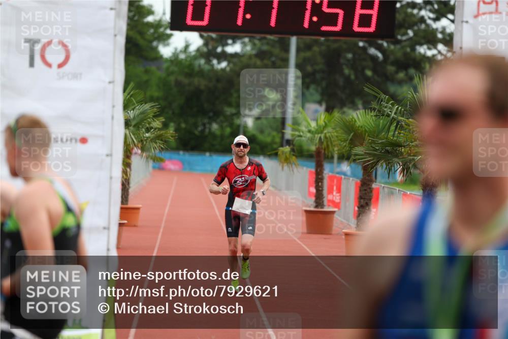 15.06.2025 - 7 Türme Triathlon Michael Strokosch http://msf.ph/oto/7929621 15.06.2025 10:17:58 Ziel 6 meine-sportfotos.de