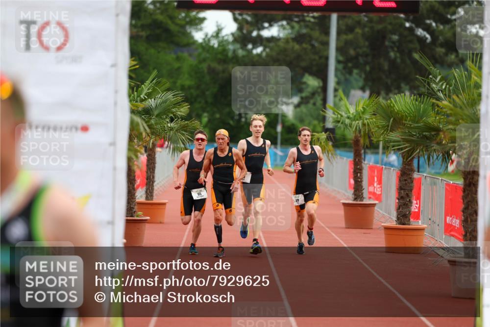 15.06.2025 - 7 Türme Triathlon Michael Strokosch http://msf.ph/oto/7929625 15.06.2025 10:18:43 Ziel 66, 67, 68, 69 meine-sportfotos.de