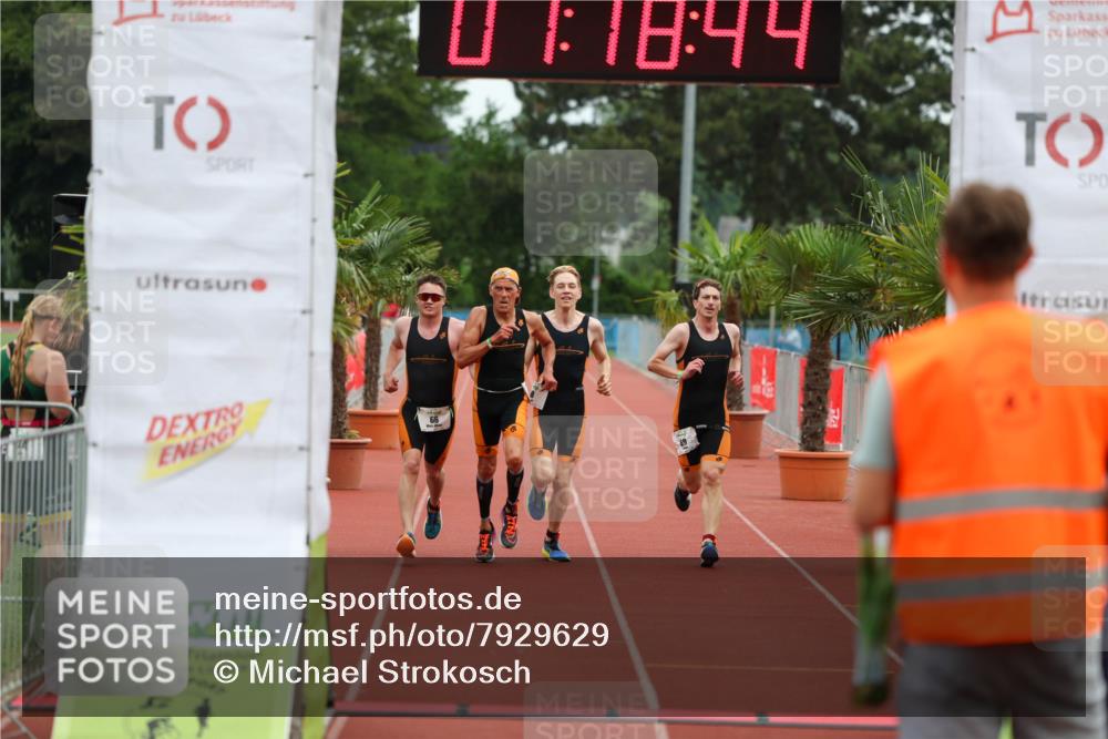 15.06.2025 - 7 Türme Triathlon Michael Strokosch http://msf.ph/oto/7929629 15.06.2025 10:18:45 Ziel 66, 67, 68, 69 meine-sportfotos.de